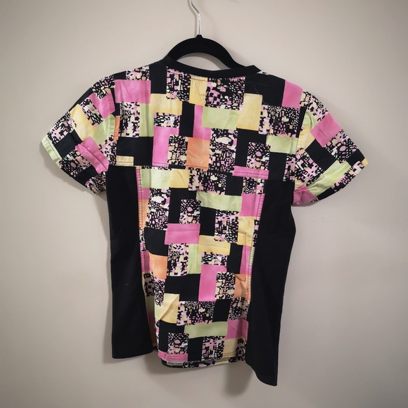 Cherokee women's printed scrub top - Picture 3 of 3